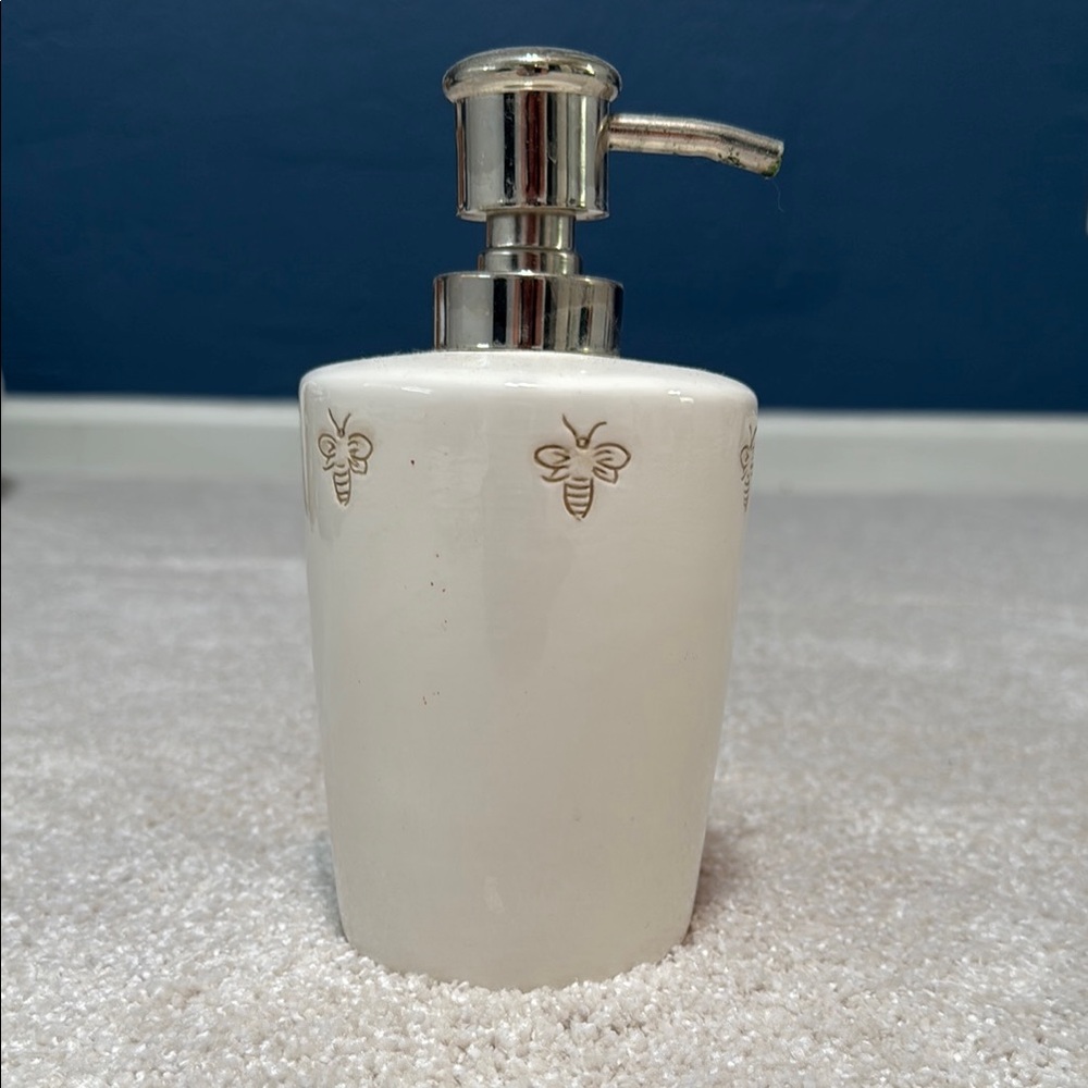 Like New! Pottery Barn Bee 🐝 Embroidered Shower Curtain, Towel Set & Jars! - Picture 2 of 9